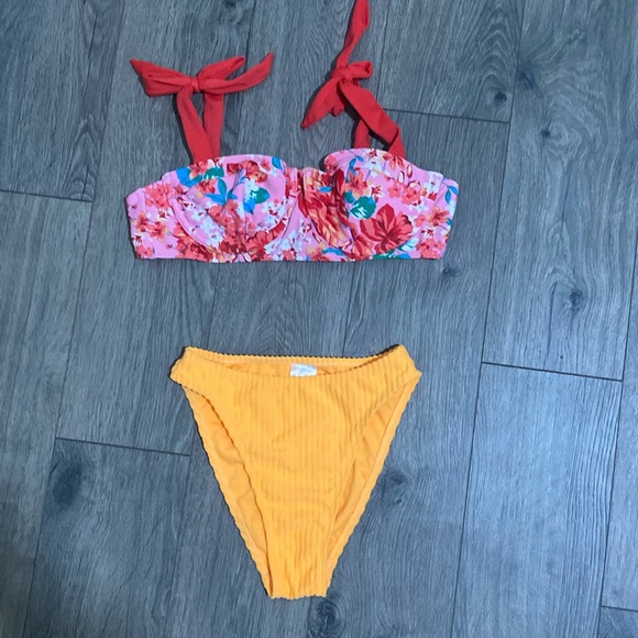 Floral Target Bikini - Picture 1 of 4